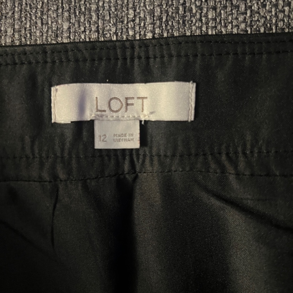 Faux leather skirt - LOFT size 12 excellent used condition - Picture 2 of 3